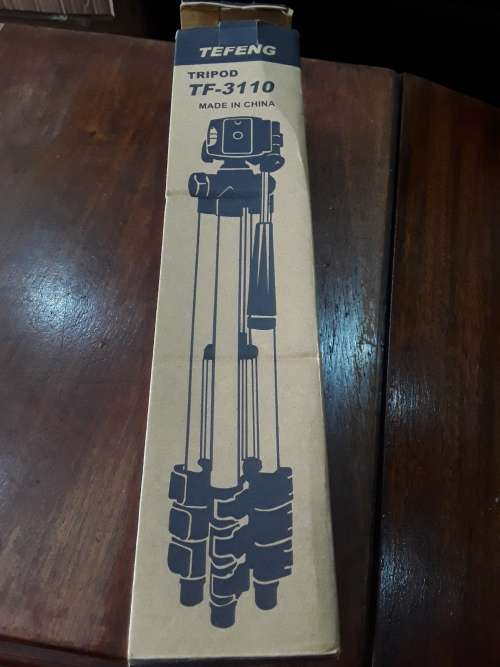 3 WAY HEAD WITH BUILT IN LEVEL TRIPOD STAND