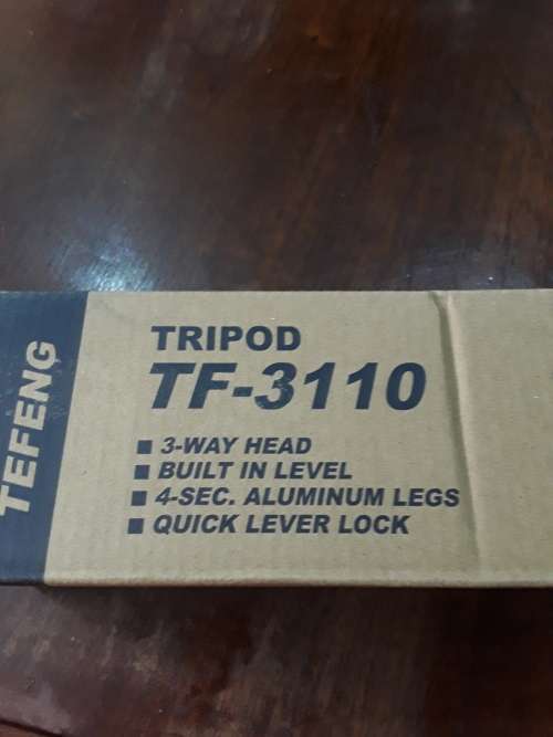 3 WAY HEAD WITH BUILT IN LEVEL TRIPOD STAND