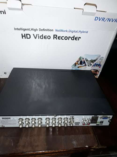 16 CHANNELS DVR/NVR INCLUDING POWER SUPPLY, REMOTE AND MOUSE