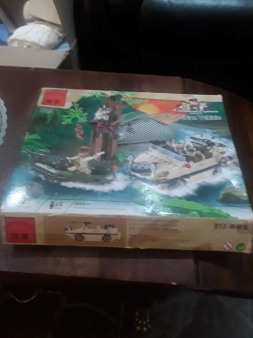 VINTAGE AMPHIBIAN VEHICLE BUILDING BLOCKS(SEALED )