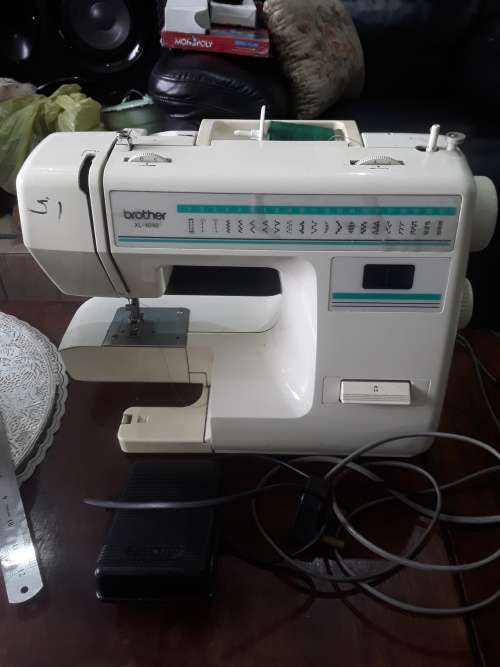 BROTHER SEWING MACHINE WITH 21 DIFFERENT ADJUSTMENT STITCHES