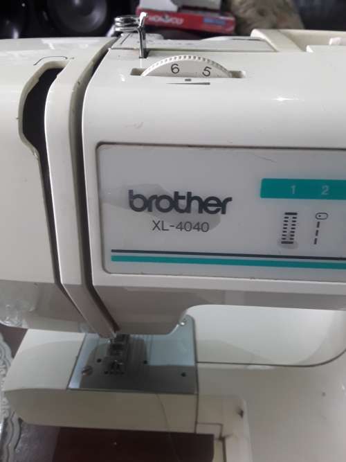 BROTHER SEWING MACHINE WITH 21 DIFFERENT ADJUSTMENT STITCHES