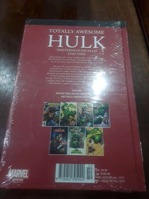MARVEL SUPERHERO`S HARDCOVER COMIC(TOTALLY AWESOME HULK)