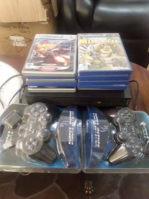 SONY PS11 CONSOLE WITH 2 CONTROLS,POWER SUPPLY AND 9 ORIGINAL GAME DISCS