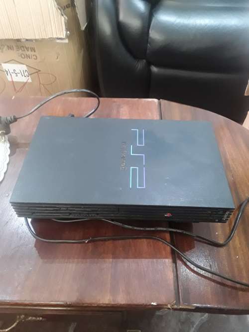 SONY PS11 CONSOLE WITH 2 CONTROLS,POWER SUPPLY AND 9 ORIGINAL GAME DISCS