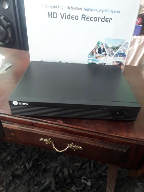 16 CHANNELS DVR/NVR INCLUDING POWER SUPPLY AND MOUSE (REMOTE VIEWING)