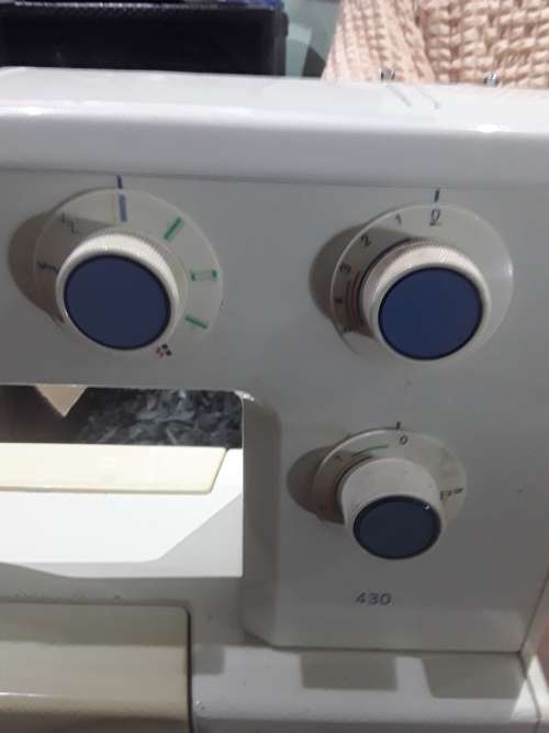 BERNETTE 430 SEWING MACHINE (ALL METAL)