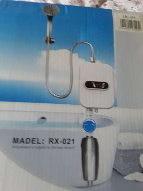 THERMOSTATIC WATER HEATER WITH ALL ATTACHMENTS