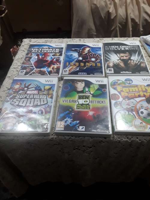 NINTENDO WII CONSOLE INCLUDING REMOTE,POWER SUPPLY, 20 GAME DISCS AND ALL ASSESCORIES (WORKS)