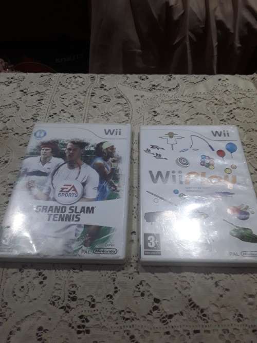 NINTENDO WII CONSOLE INCLUDING REMOTE,POWER SUPPLY, 20 GAME DISCS AND ALL ASSESCORIES (WORKS)