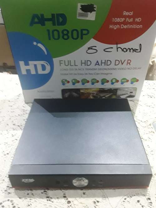 8 CHANNELS AHD 1080P DVR INCLUDING POWER SUPPLY AND MOUSE