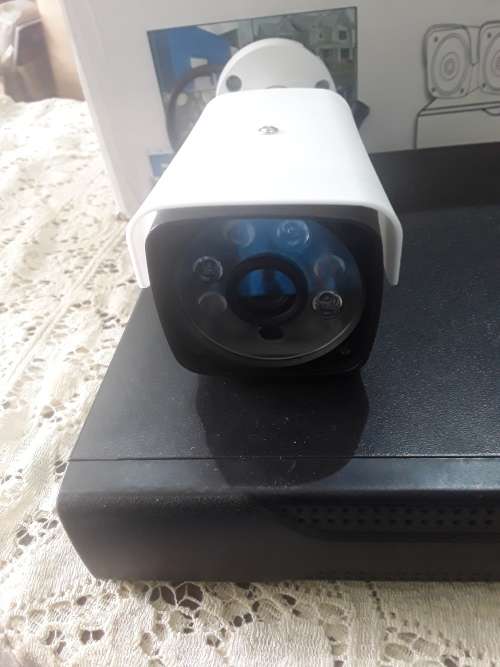 8 CHANNELS DVR KIT WITH INTERNETand5G PHONE VIEWING)DVR,8 CAMERAS,POWER SUPPLY AND ALL CABLES