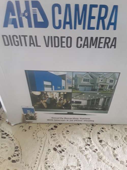 8 CHANNELS DVR KIT WITH INTERNETand5G PHONE VIEWING)DVR,8 CAMERAS,POWER SUPPLY AND ALL CABLES