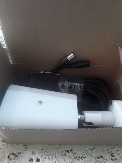 8 CHANNELS DVR KIT WITH INTERNETand5G PHONE VIEWING)DVR,8 CAMERAS,POWER SUPPLY AND ALL CABLES