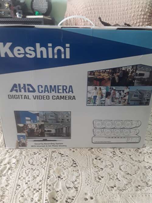 8 CHANNELS DVR KIT WITH INTERNETand5G PHONE VIEWING)DVR,8 CAMERAS,POWER SUPPLY AND ALL CABLES