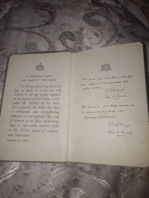 1943 WOODEN COVER BIBLE WITH ORIGINAL SIGNATURE OF ISSIE K SMUTS