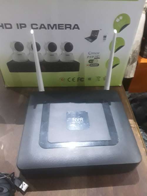 4 CHANNELS IP CAMERAS NVR KIT