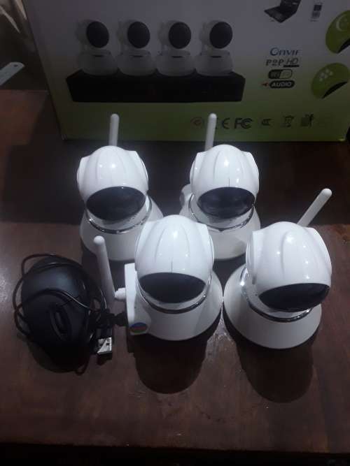 4 CHANNELS IP CAMERAS NVR KIT