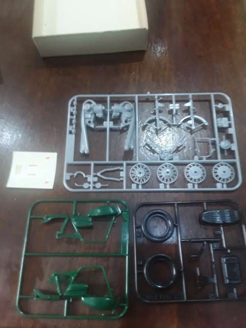 SUZUKI GT 750(1/24 SCALE)TO BUILD(UNBUILT)