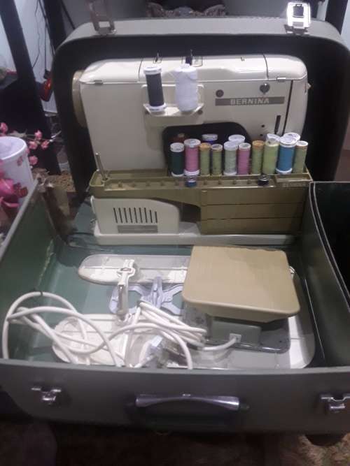 VINTAGE BERNINA  730 RECORD SEWING MACHINE IN COMPATIBLE SUITCASE(WITH ALL ASSC.)WORKS LIKE A BOMB