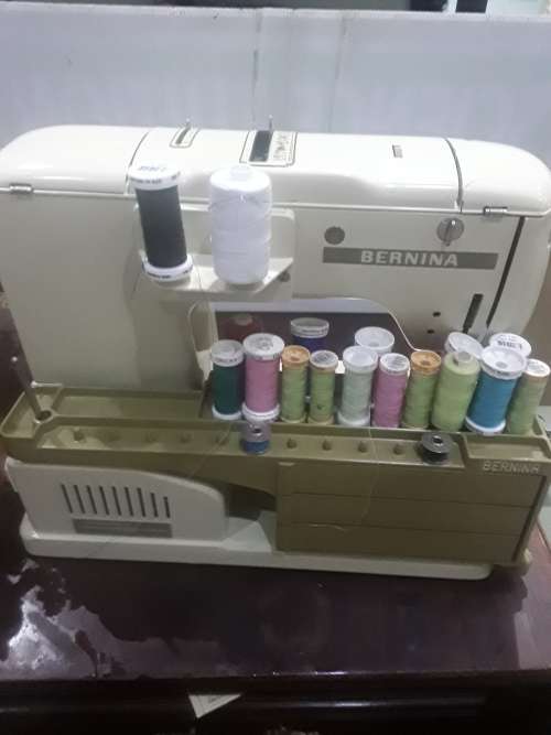 VINTAGE BERNINA  730 RECORD SEWING MACHINE IN COMPATIBLE SUITCASE(WITH ALL ASSC.)WORKS LIKE A BOMB