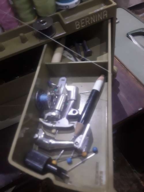 VINTAGE BERNINA  730 RECORD SEWING MACHINE IN COMPATIBLE SUITCASE(WITH ALL ASSC.)WORKS LIKE A BOMB