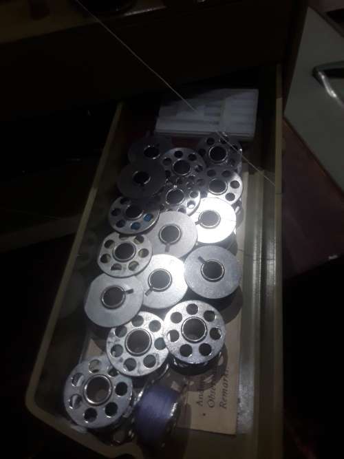 VINTAGE BERNINA  730 RECORD SEWING MACHINE IN COMPATIBLE SUITCASE(WITH ALL ASSC.)WORKS LIKE A BOMB