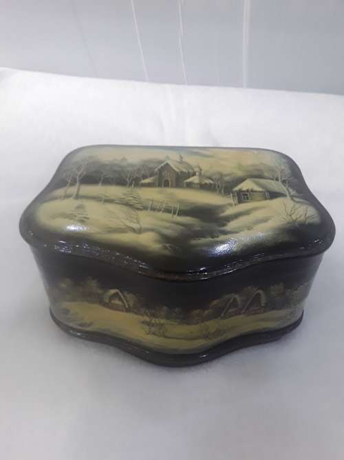 VINTAGE WOODEN JEWELRY BOX