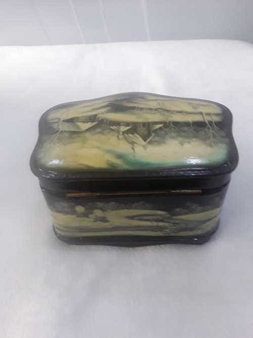 VINTAGE WOODEN JEWELRY BOX