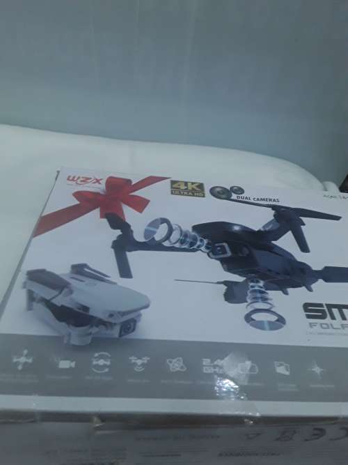 4 K ULTRA HD FOLDING DRONE WITH 2 CAMERAS