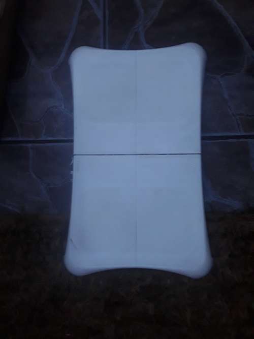 NINTENDO WII CONSOLE WITH 8 GAME DISCS,DRUM,GUITAR,MICROPHONE, DANCE BOARD and ASSESCORIES