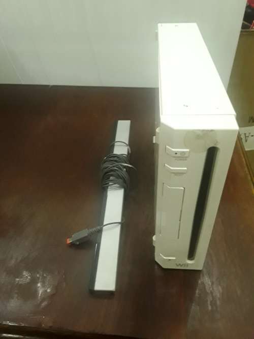 NINTENDO WII CONSOLE WITH 8 GAME DISCS,DRUM,GUITAR,MICROPHONE, DANCE BOARD and ASSESCORIES