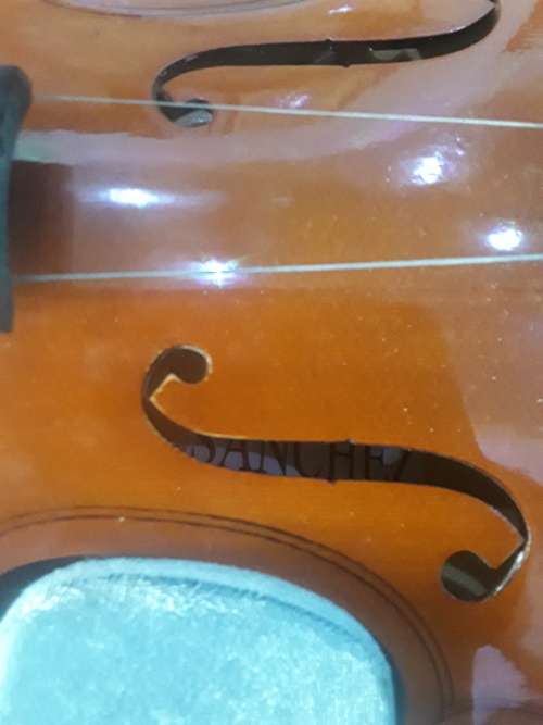 SANCHEZ WOODEN VIOLIN WITH CARRY CASE