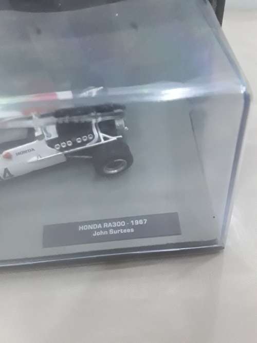 FORMULA 1 DIE CAST MODEL (HONDA RA300-1967,JOHN SURTEES)SCALE 1:43
