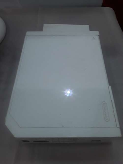 NINTENDO WII WITH 2 GAME DISCS, 2 REMOTES,POWER SUPPLY AND ALL ASSESCORIES AS PER PHOTOS