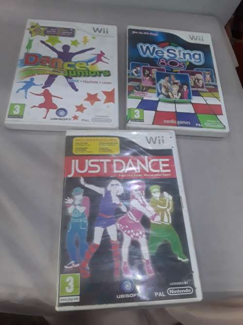 NINTENDO WII INCLUDING POWER SUPPLY,2 REMOTES,6 GAME DISCS AND ASSESCORIES