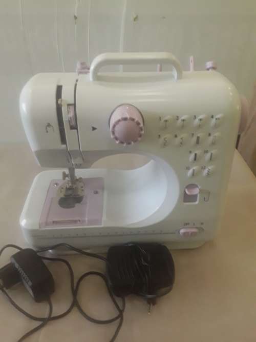 ELECTRONIC TWELVE STITCH SEWING MACHINE