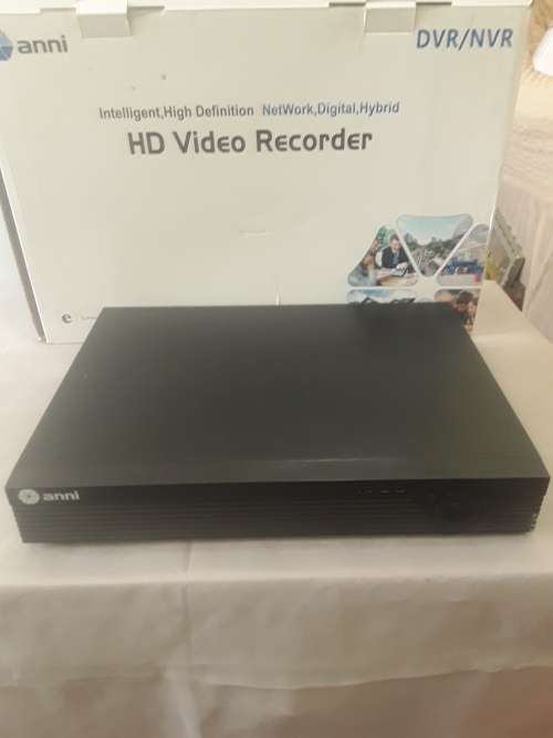 16 CHANNELS DVR/NVR INCLUDING POWER SUPPLY, MOUSE AND SOFTWARE