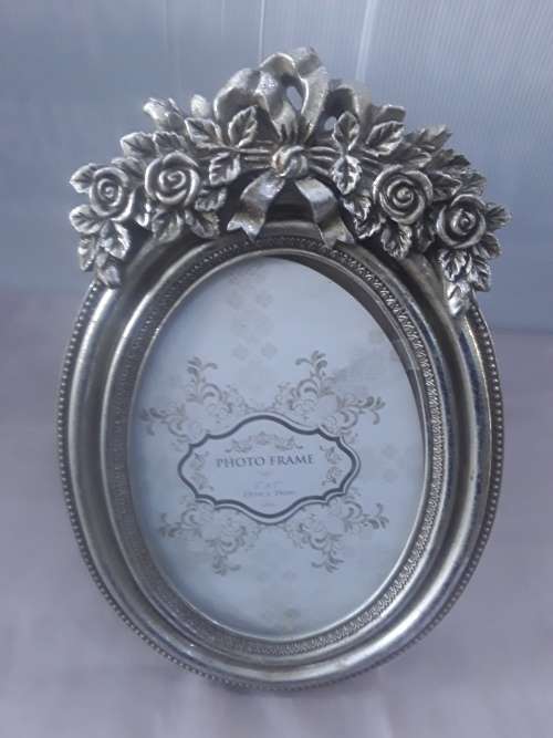 VINTAGE PHOTO FRAME IN GLASS (26CM HEIGHT)