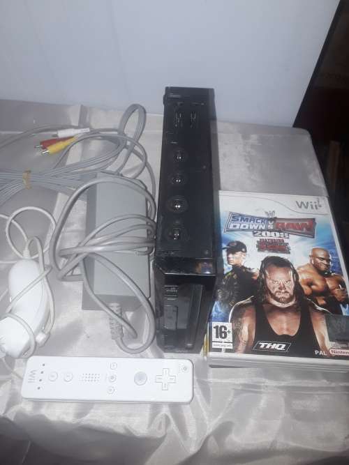 NINTENDO WII CONSOLE INCLUDING P.SUPPLY ,4 GAME DISCS AND ASSESCORIES