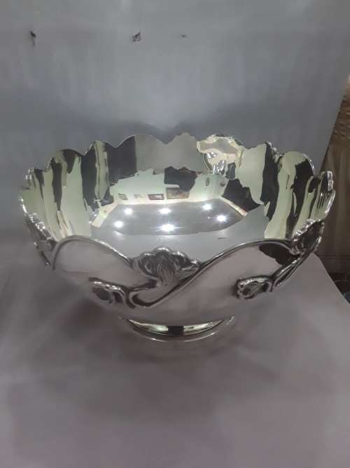 VINTAGE SILVERPLATED SERVER BOWL(STUNNING EMBOSSED BRANCHED FLOWERS)26cm in diameter and 14cm height