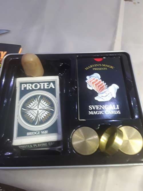 SPECIAL EDITION 50 GREATEST MAGIC TRICKS (BRASS KNOBS AND RINGS,ETC..)MINT CONDITION