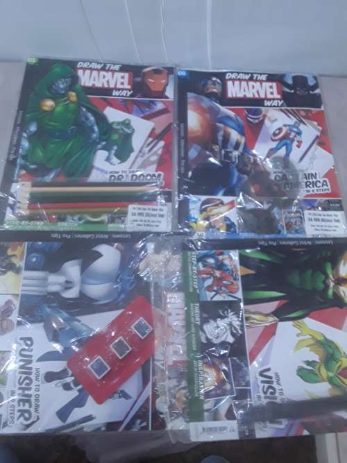 DRAW THE MARVEL WAY(10 ISSUES, CHARACTERS)INCLUDES A MARVEL BACKBOARD AND 32 PIECES STATIONARY