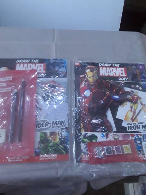 DRAW THE MARVEL WAY(10 ISSUES, CHARACTERS)INCLUDES A MARVEL BACKBOARD AND 32 PIECES STATIONARY