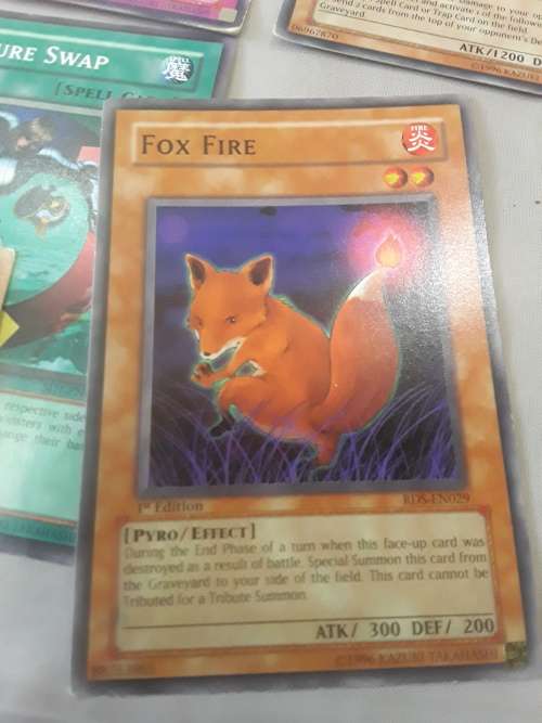 LOT OF 170 YUGIOH TRADING CARDS INCLUDING TIN