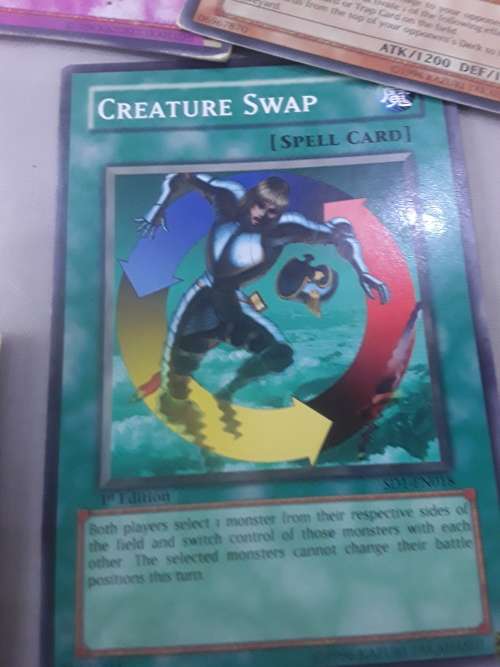 LOT OF 170 YUGIOH TRADING CARDS INCLUDING TIN