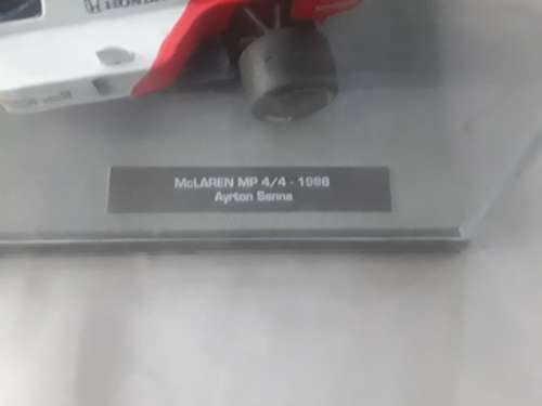FORMULA ONE DIE CAST MODEL (MCLAREN MP 4/4 - 1988, AYRTON SENNA) 1:43