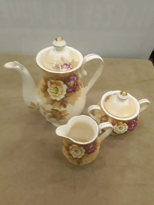VINTAGE PRESIDENT FINE  PORCELAIN TEASET(TEAPOT,MILK BOWL,SUGAR BOWL)GOLD MARKINGS