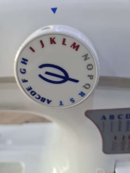 EMPISAL DRESS MAKER 270D SEWING MACHINE (WORKS LIKE A BOMB)