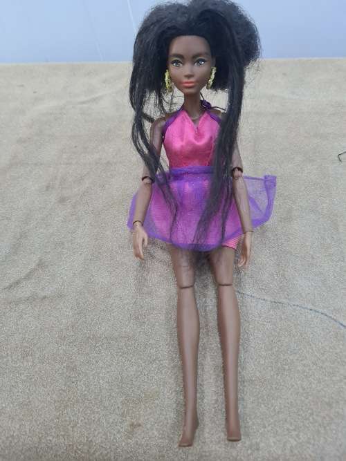 AFRICAN BARBIE(*MADE IN INDONESIA )MOVABLE ARMS AND KNEES